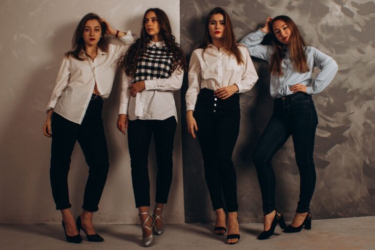 Thuê mẫu nữ chụp lookbook