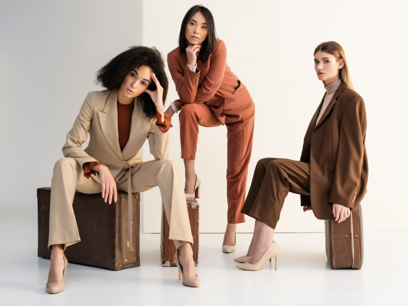 Người mẫu chụp ảnh và làm mẫu 