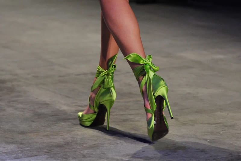 Lỗi dáng đi không tự nhiên, cứng nhắc