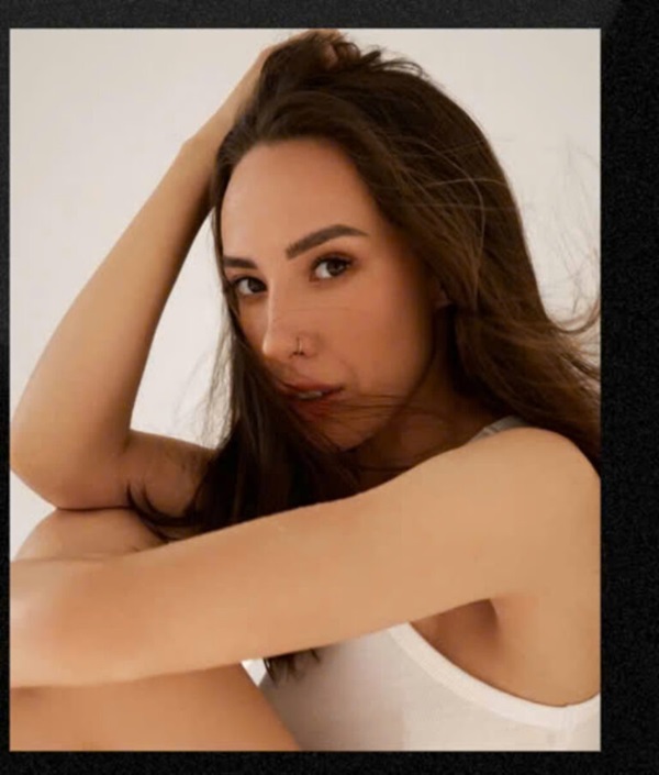 Người mẫu Tây nữ được sử dụng trong những hoạt động nào?