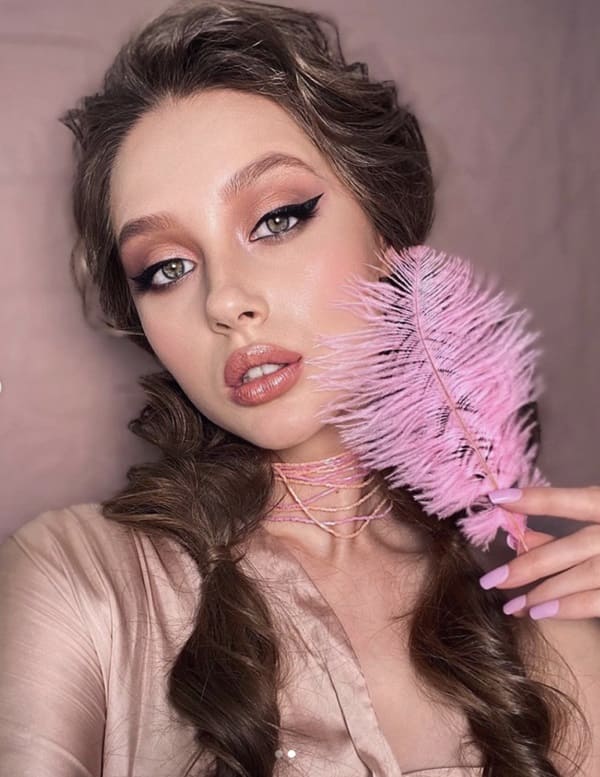 Booking hình ảnh người mẫu tây nữ tại emoiiagency.com