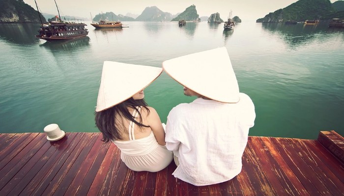 Tạo dáng "ngược nắng" của cặp đôi