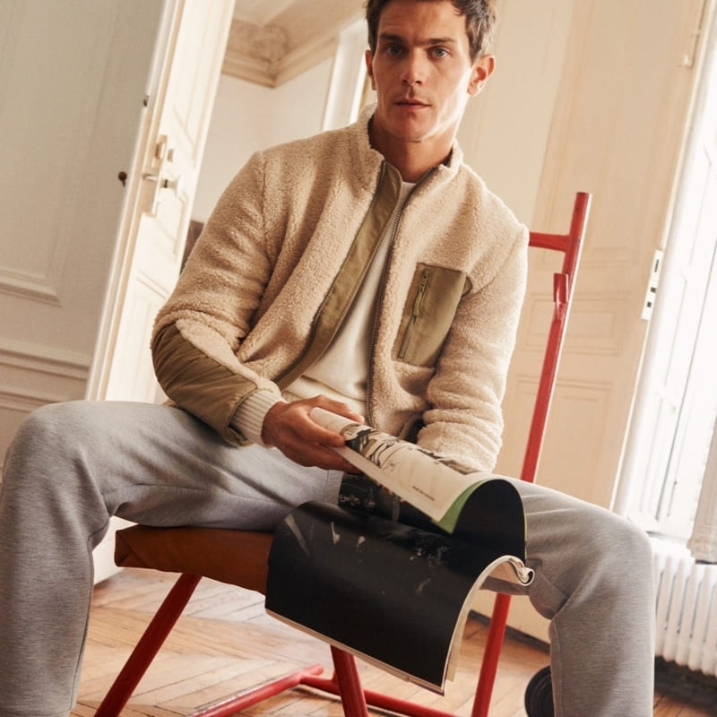 Tư thế tạo dáng ngồi trên ghế