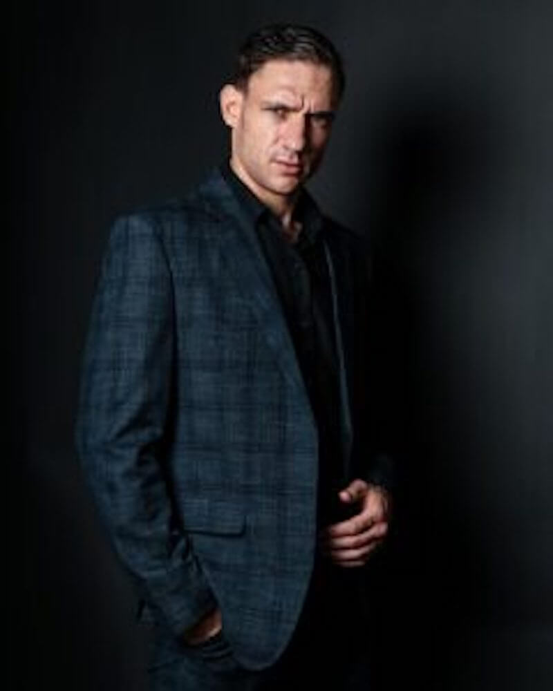 Tạo dáng phù hợp cho trang phục vest