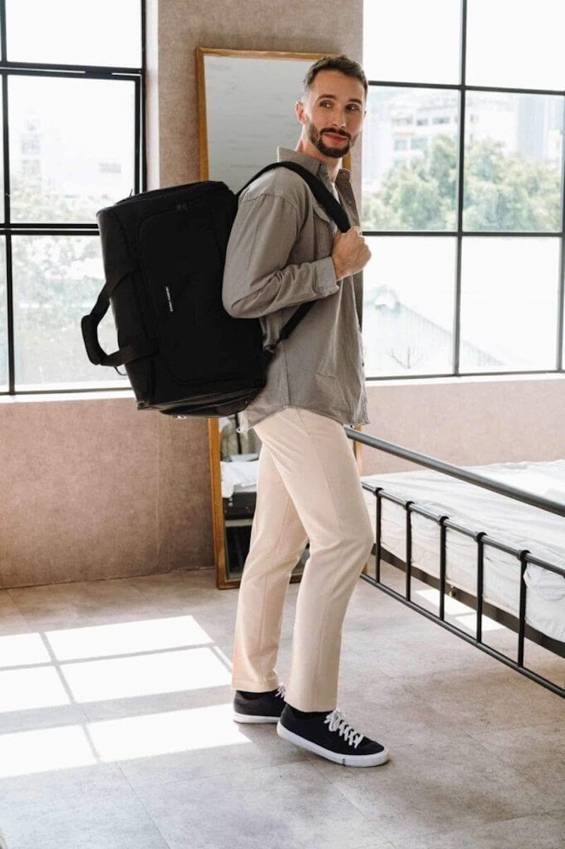 Kiểu tạo dáng thể hiện sự năng động nhưng vẫn mạnh mẽ nam tính