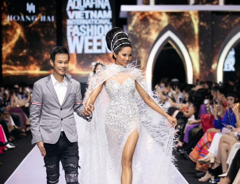 Vì sao nhiều người mẫu lại muốn trở thành Vedette