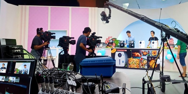 Livestream được hiểu một cách đơn giản là phát sóng trực tiếp trên các nền tảng